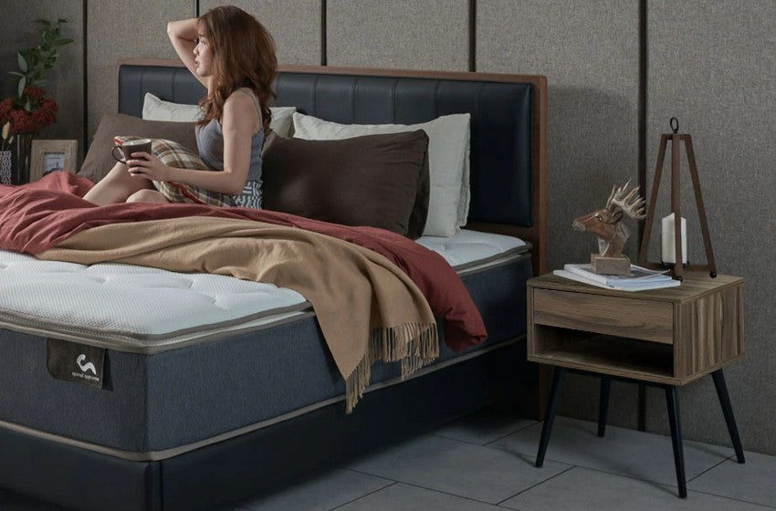 8 Pilihan Bedside Table untuk Sentuhan Elegan di Kamar Tidur
