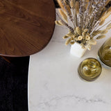 ARC Meja Kopi dengan Permukaan Quartz dan Aksen Kayu