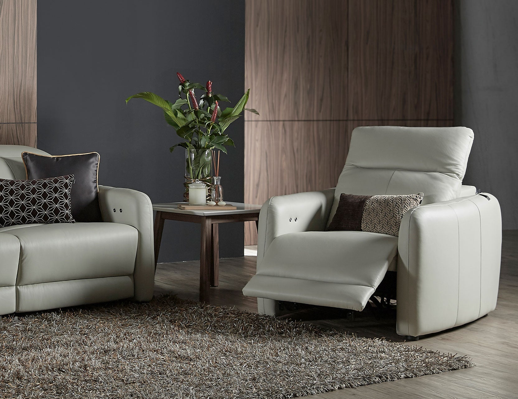 PENNA  Sofa Kulit Recliner Motorized dengan Sandaran Kepala yang Fleksibel