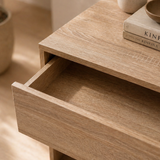 TILE Meja Samping Tempat Tidur dengan Desain Minimalis