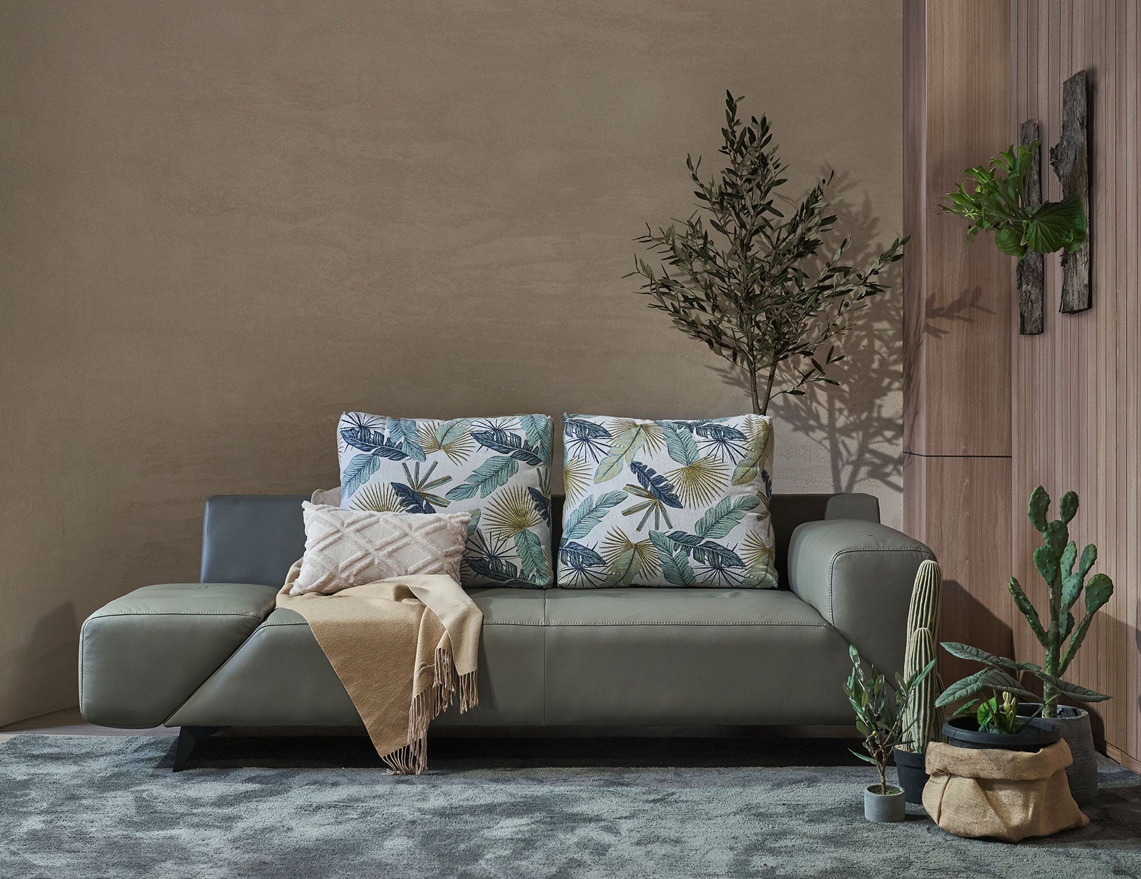 TOURNER Daybed Half Leather dengan Sandaran Tangan yang Fleksibel