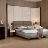 CRUISE Rangka Tempat Tidur dengan Fitur Ergonomis Pada Headboard